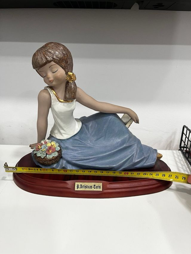 Figura Porcelana Artísticas Turís Niña Cesta Flore