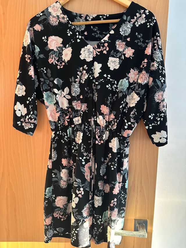 Vestido floral negro