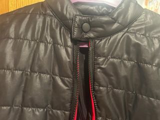 Plumífero negro acolchado fino