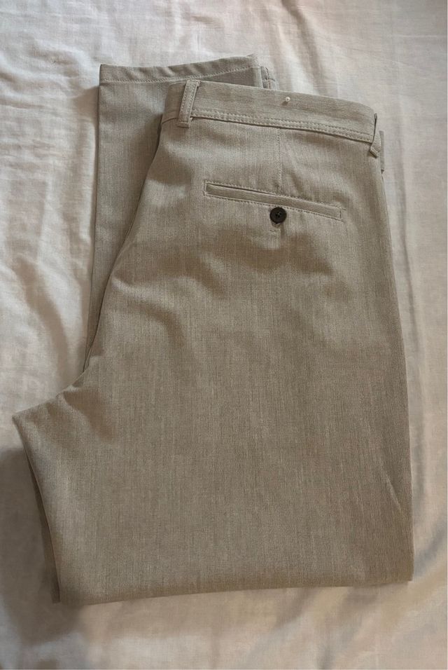 Pantalones de vestir Zara gris talla 48