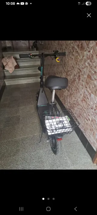 Patinete eléctrico con cesta