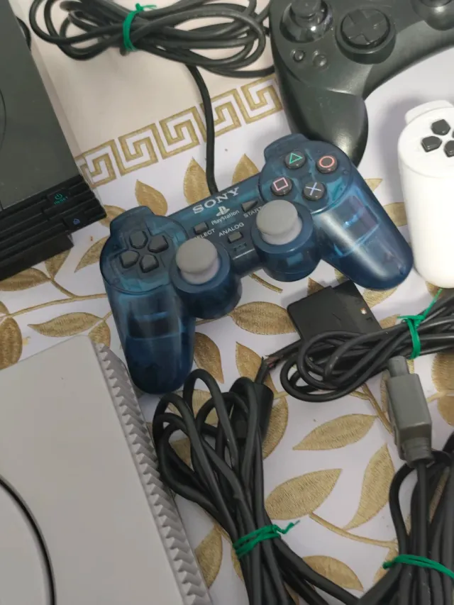 GANGA! PlayStation 1 y 2 con mandos