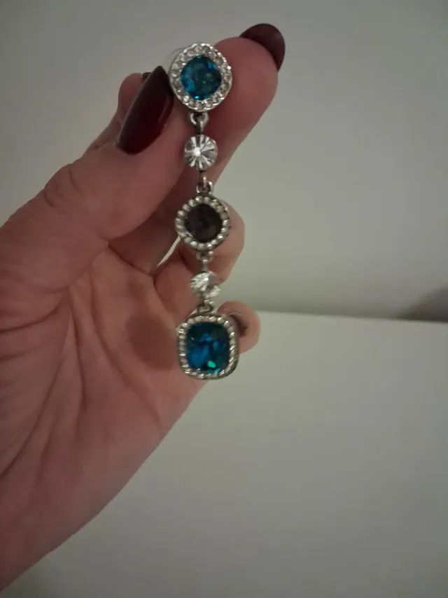 Pendientes largos con piedras azules y grises