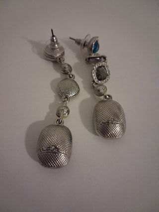 Pendientes largos con piedras azules y grises