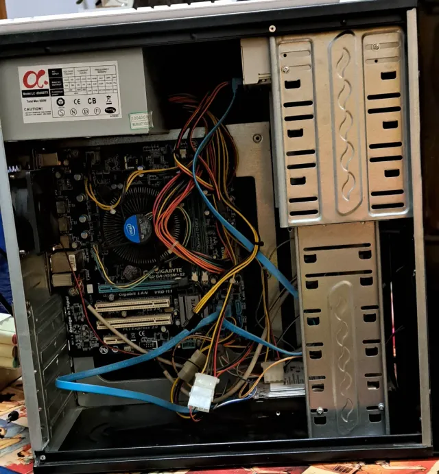 Monitor y PC Windows 7