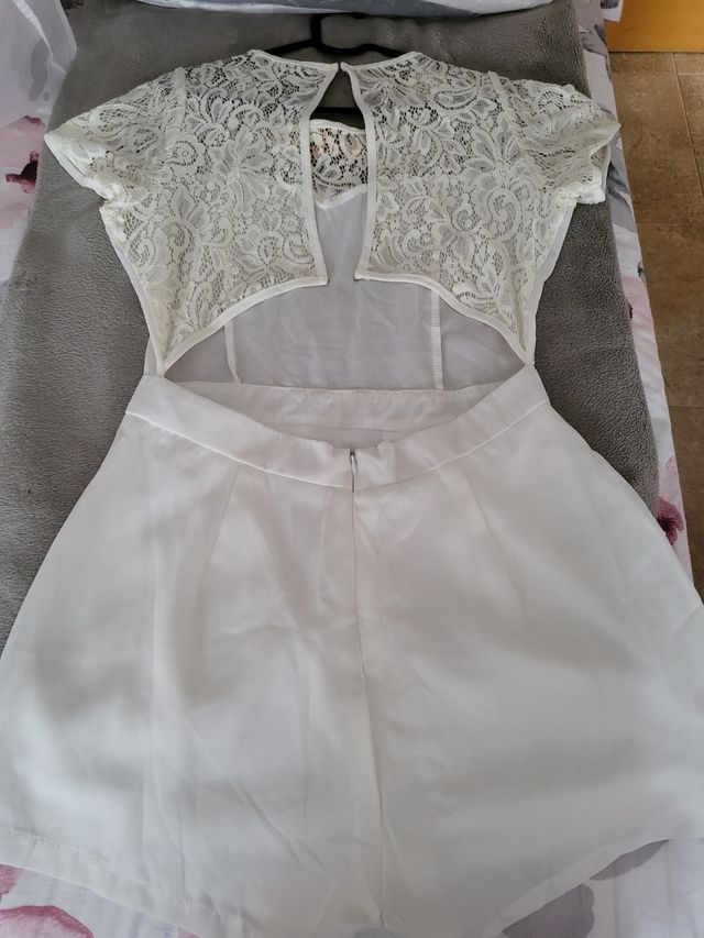 mono elegante color blanco cueso marca colombiana