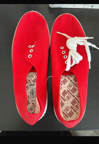 Bambas rojas talla 38 estilo Victoria