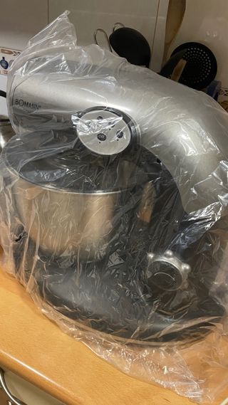 Amasadora Bomann gris y negra.