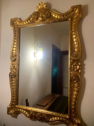 Specchio da parete con cornice dorata