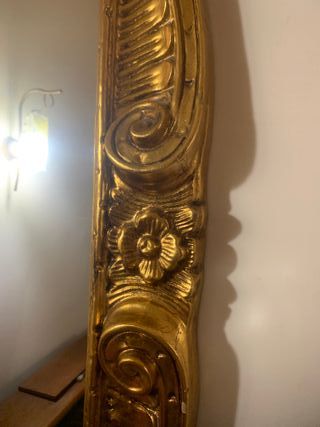 Specchio da parete con cornice dorata