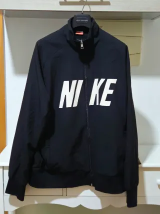 Chaqueta deportiva Nike Negra