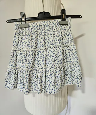 Falda Zara flores azules talla 10