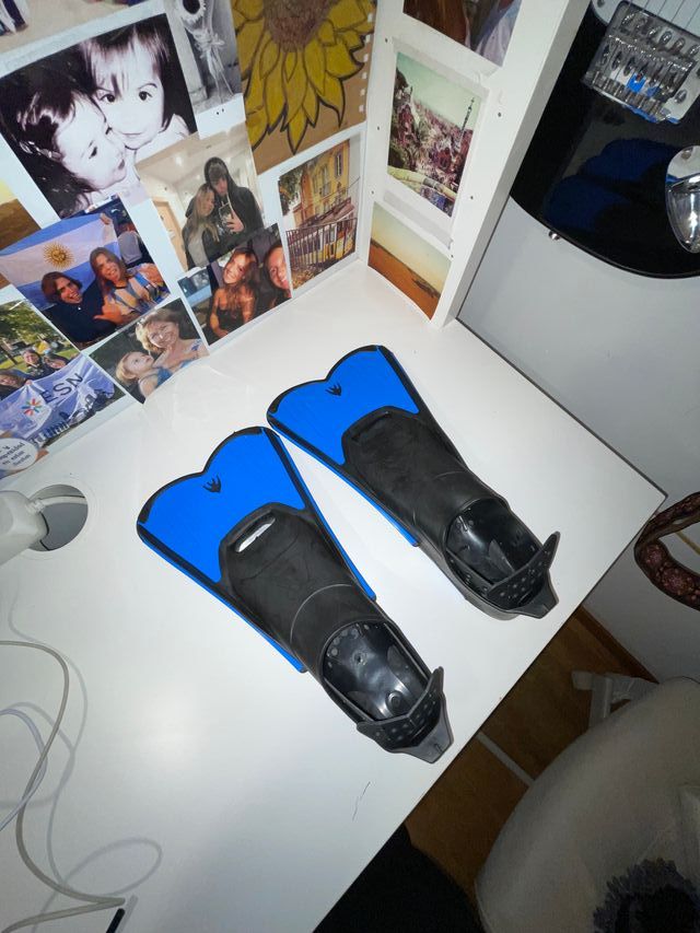 Aletas de Natación Azules y Negras