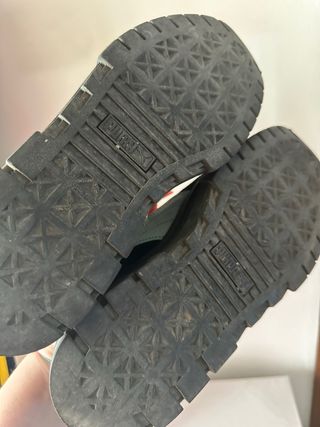 Sneakers Puma nere e rosa