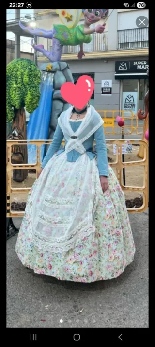 Se confeccionan Traje de huertana azul y multicolo