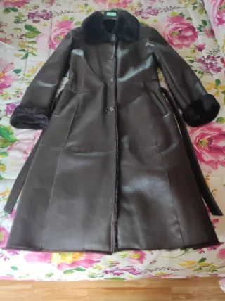 Abrigo piel cordero peletería oscuro