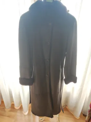 Abrigo piel cordero peletería oscuro