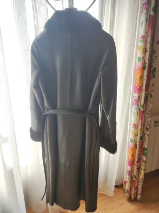 Abrigo piel cordero peletería oscuro