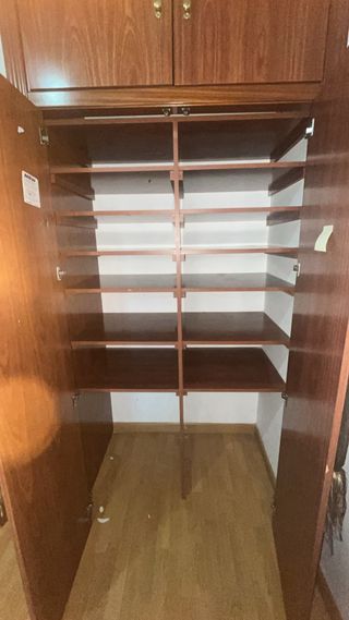 Mobile in legno massello marrone