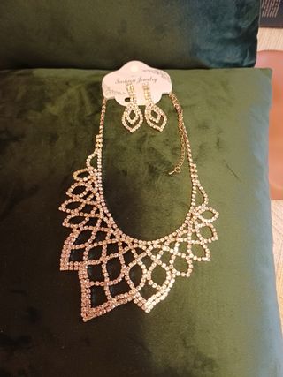Collar y pendientes de fiesta