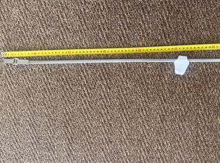 Cinturón fino plateado metálico elegante