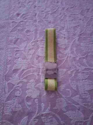 Cinturón de tela beige y verde