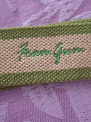 Cinturón de tela beige y verde