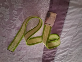 Cinturón de tela beige y verde