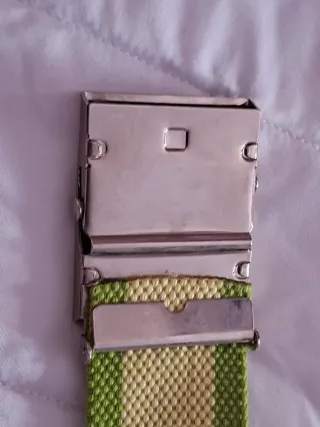 Cinturón de tela beige y verde