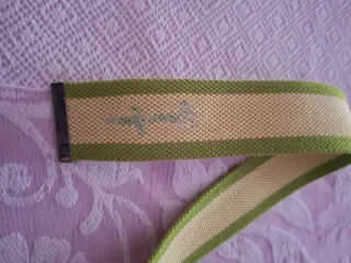 Cinturón de tela beige y verde