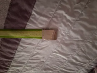 Cinturón de tela beige y verde