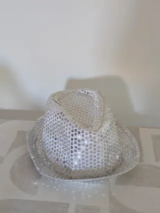 Sombrero blanco lentejuelas