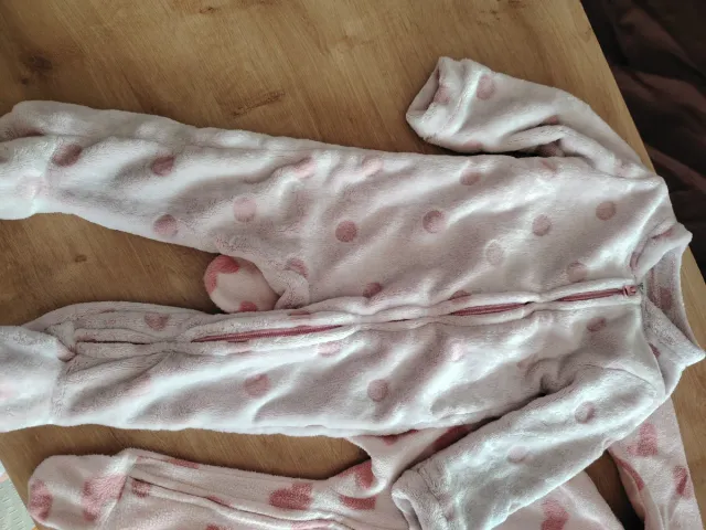 2 pijamas calentitos para bebé talla 9 y 12 meses