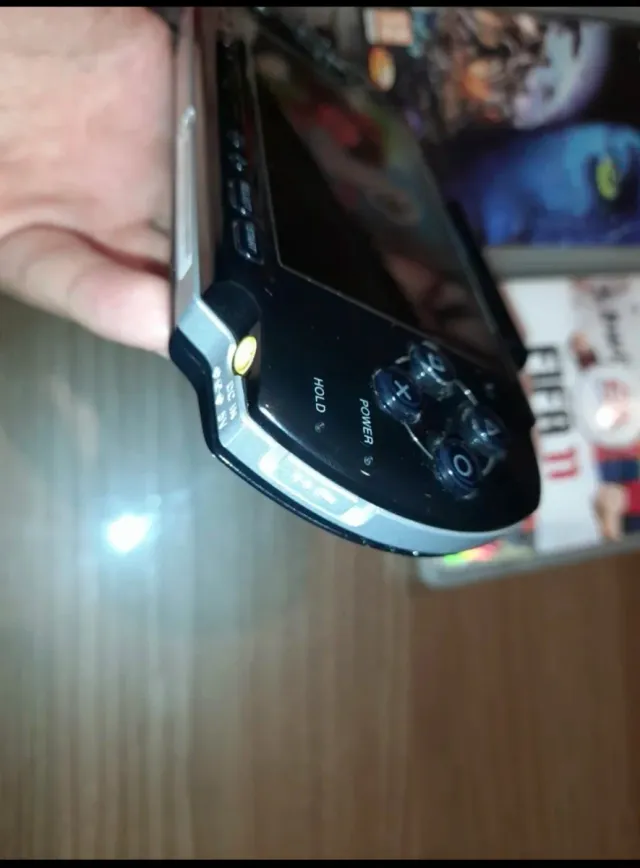 Console PSP + 6 giochi + fotocamera