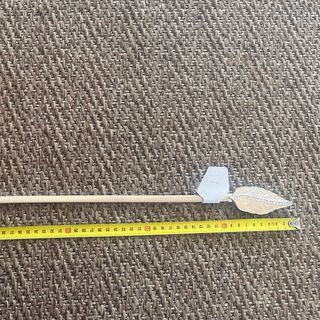 Cinturón elástico con detalle de hoja dorada