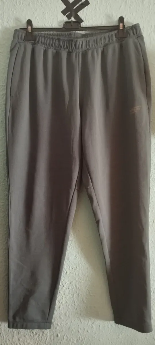 Pantalón chándal gris