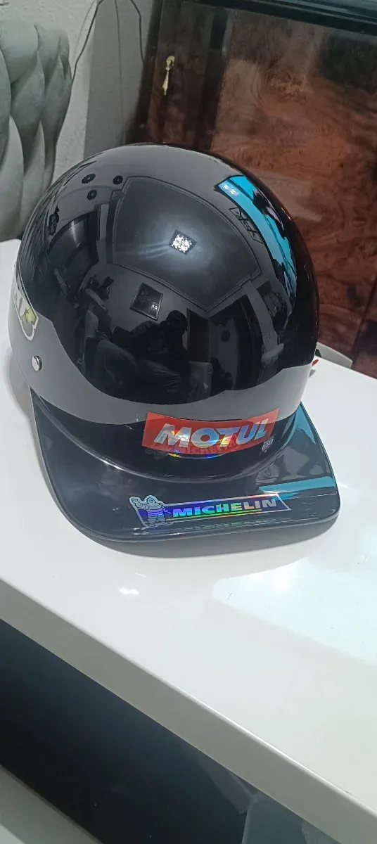 Casco de moto negro
