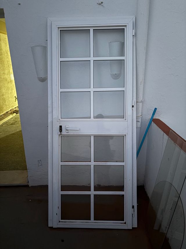 2 !!! Puertas aluminio con cristales
80x200 metros