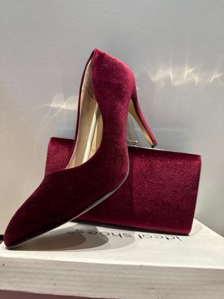 Zapatos y bolso terciopelo burdeos