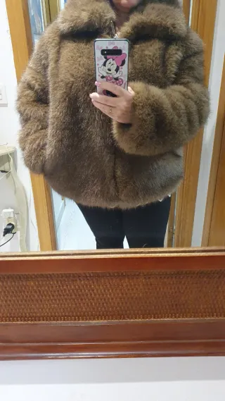 Abrigo pelo sintético marrón sin estrenar