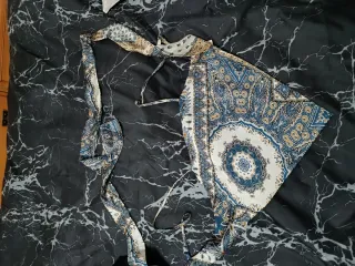 Top espalda al aire estampado