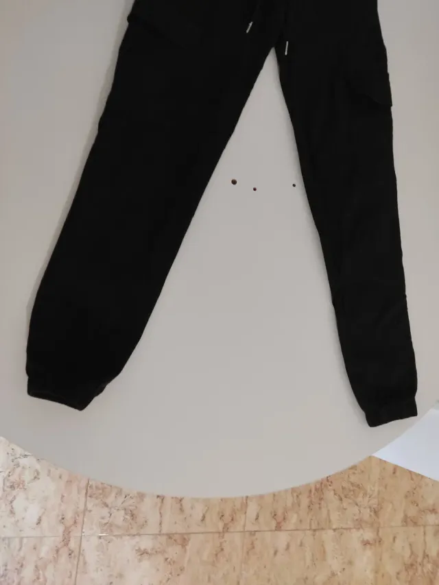 Pantalón cargo negro mujer