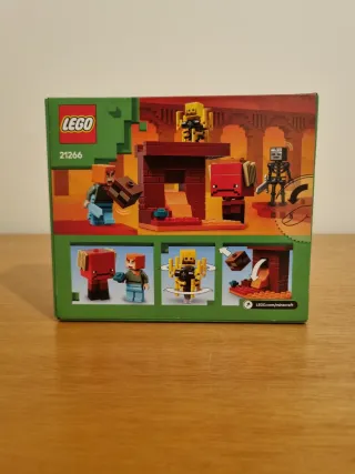 LEGO Minecraft 21266 - Batalha na Lava