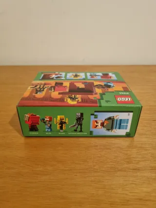 LEGO Minecraft 21266 - Batalha na Lava