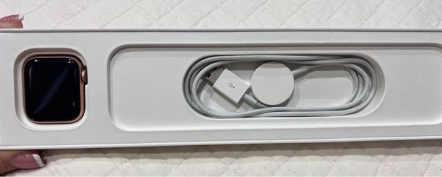 Apple Watch SE Oro 40mm Morado