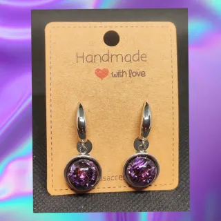 Pendientes hechos a mano morados y plateados