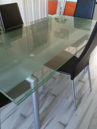 Mesa cristal y 4 sillas comedor