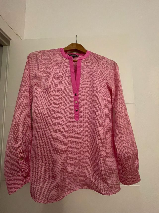 Camisa de mujer rosa estampada