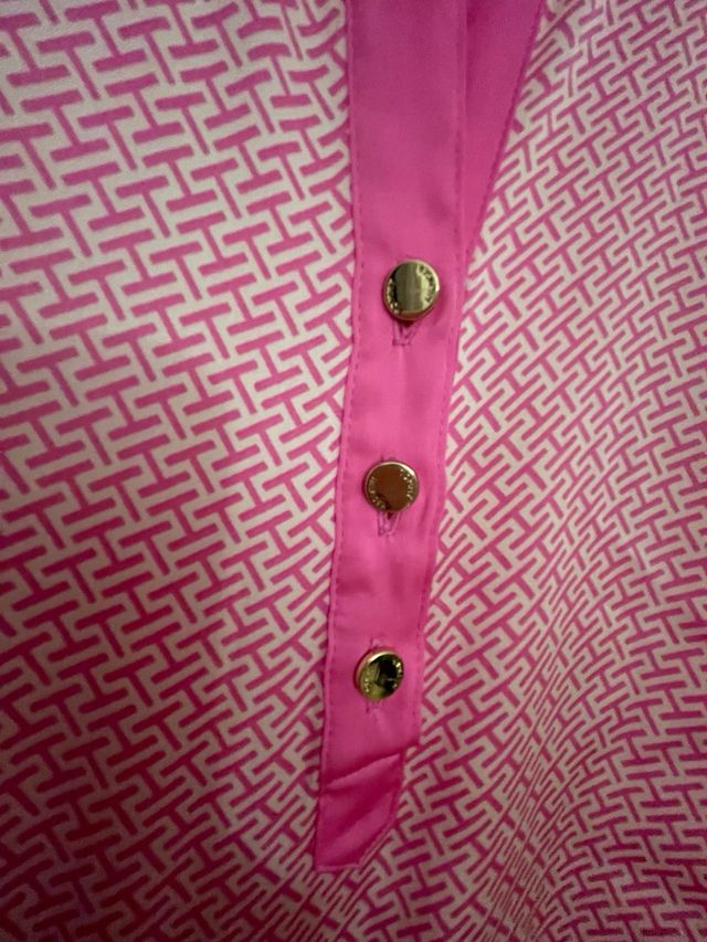 Camisa de mujer rosa estampada