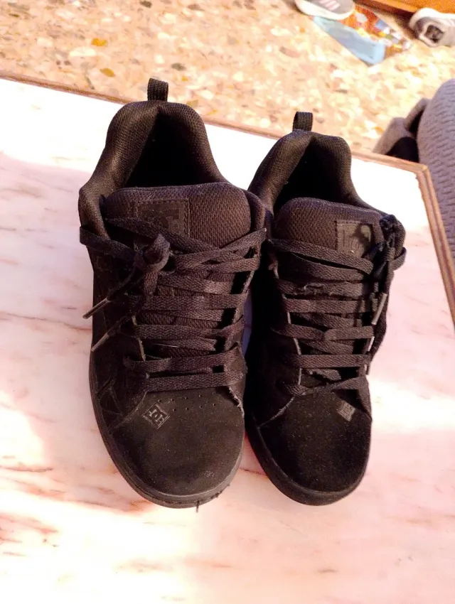 Zapatillas DC Negras y Rojas Talla 36.5